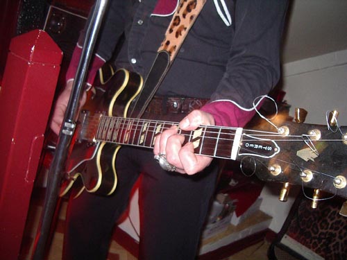 'Good Ol' 1979 Gibson 345' - Red Teddy on stage - 12 Fevrier 2005 - © RockaRocky.com